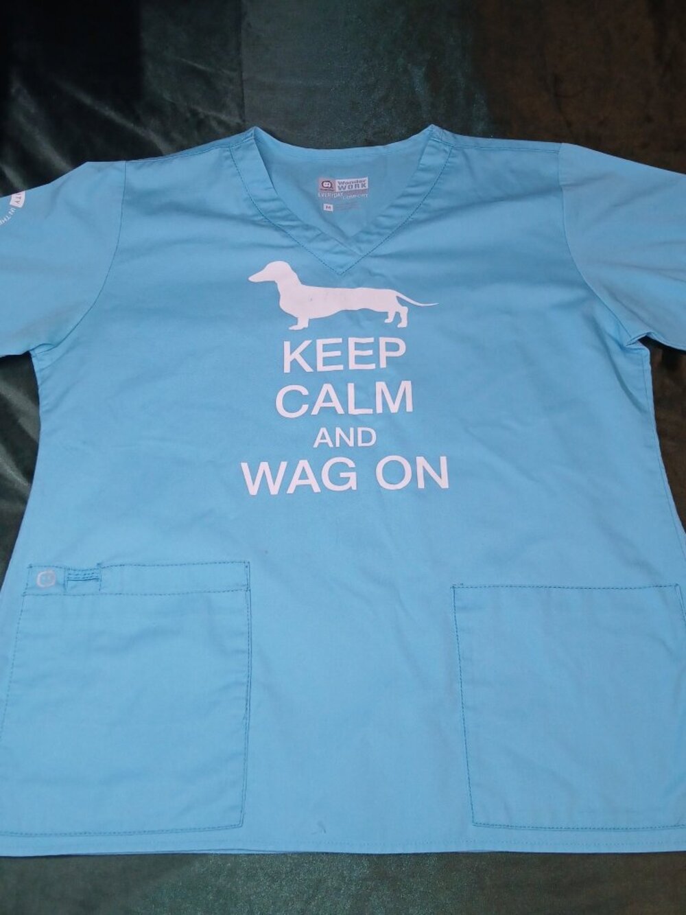 WonderWink "Keep Calm and Wag On" Scrub Top – M